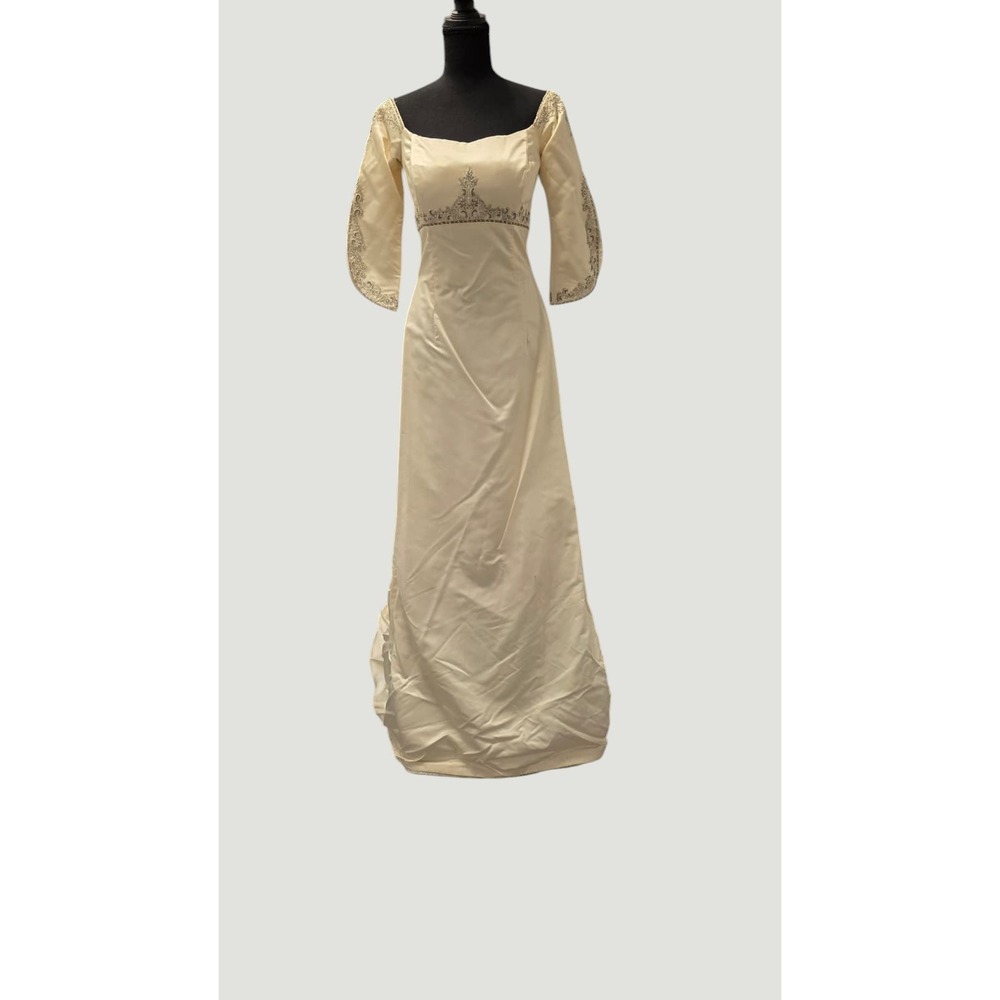 Jim Hjelm Couture Wedding Dress Ivory Beaded Sleeves Size 10 Train